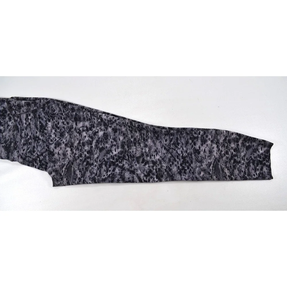 Lululemon Leggings Women's Size‎ 8 Black & Gray Camouflaged  Inseam 23